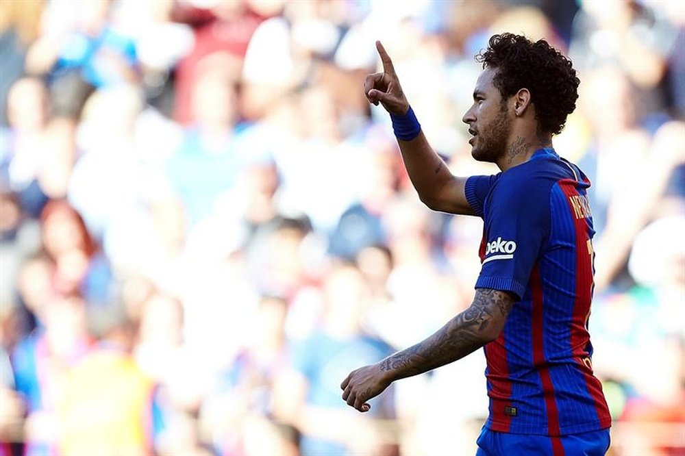 Thiago Silva hopes Neymar will make the switch. EFE