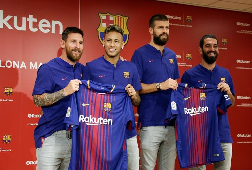 El Barcelona ofrece la camiseta firmada de Neymar, entre otros, aunque todo apunta a que se irá. EFE