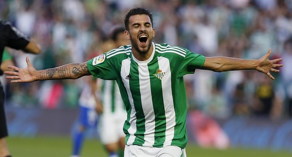 Dani Ceballos celebra un gol durante la temporada 2016/17 con el Real Betis. EFE/Archivo