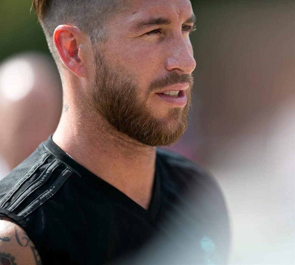Sergio Ramos ha mejorado de sus problemas de oído y podría llegar al 'Clásico'. EFE/Archivo