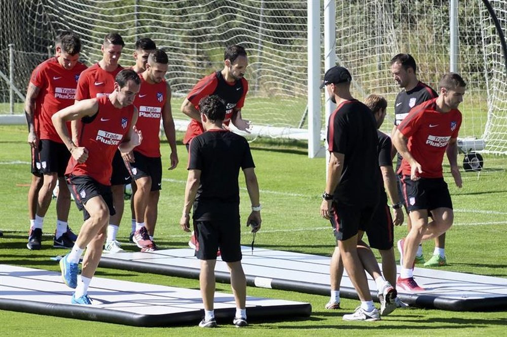 Savic estuvo a punto de lesionarse en el entrenamiento del Atlético. EFE/Archivo