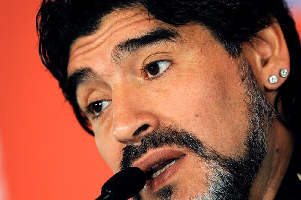 Garcé tuvo la oportunidad de la mano de Maradona. EFE