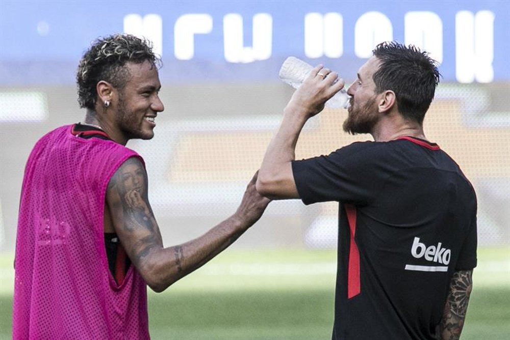 Neymar sigue sin hablar sobre su futuro. EFE