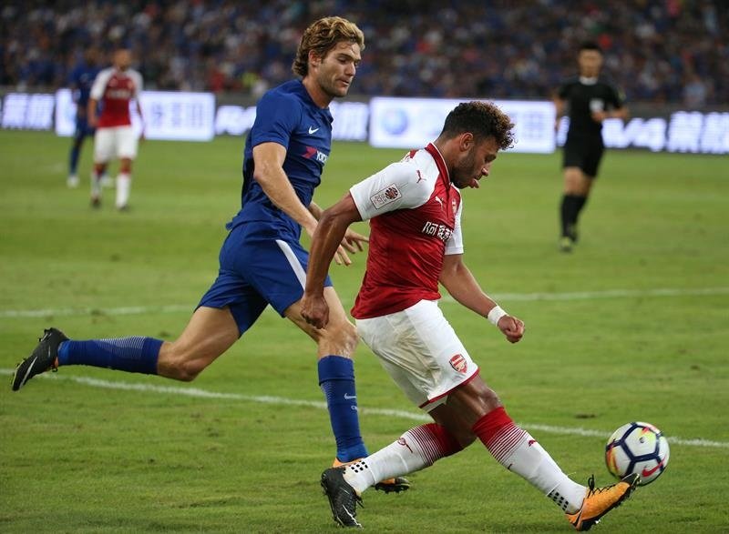 The Ox does not want to re-sign in order to further his career. EFE