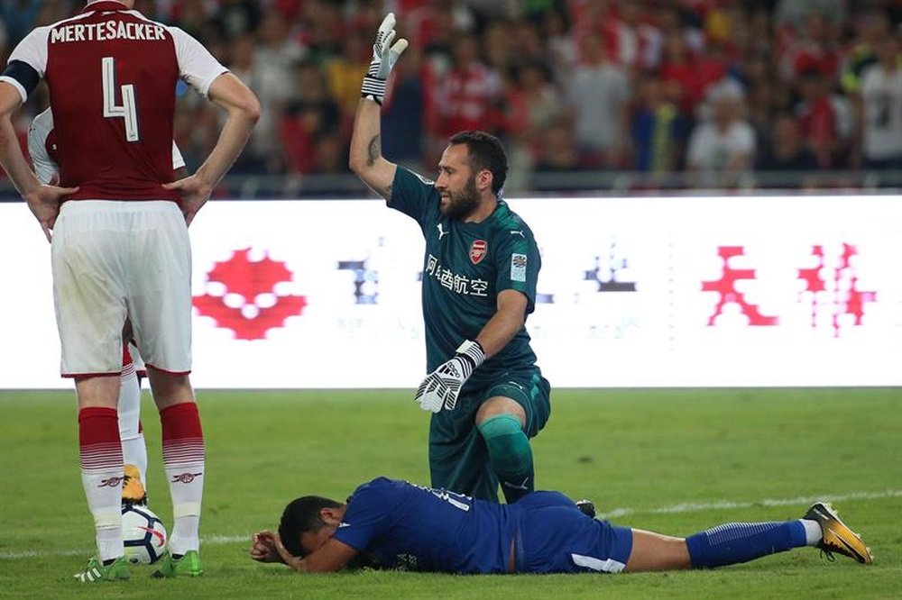 Pedro collided with Arsenal goalkeeper David Ospina. EFE