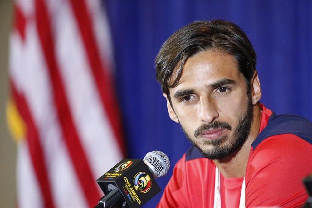 Bryan Ruiz no ha decidido qué hacer si Costa Rica se clasifica para el próximo Mundial. EFE/Archivo