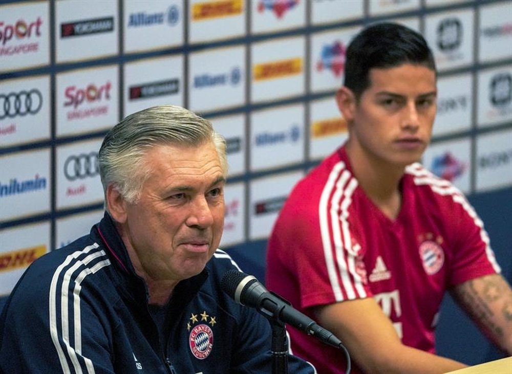 Ancelotti and James speaking ahead of Bayern's match against Chelsea. EFE