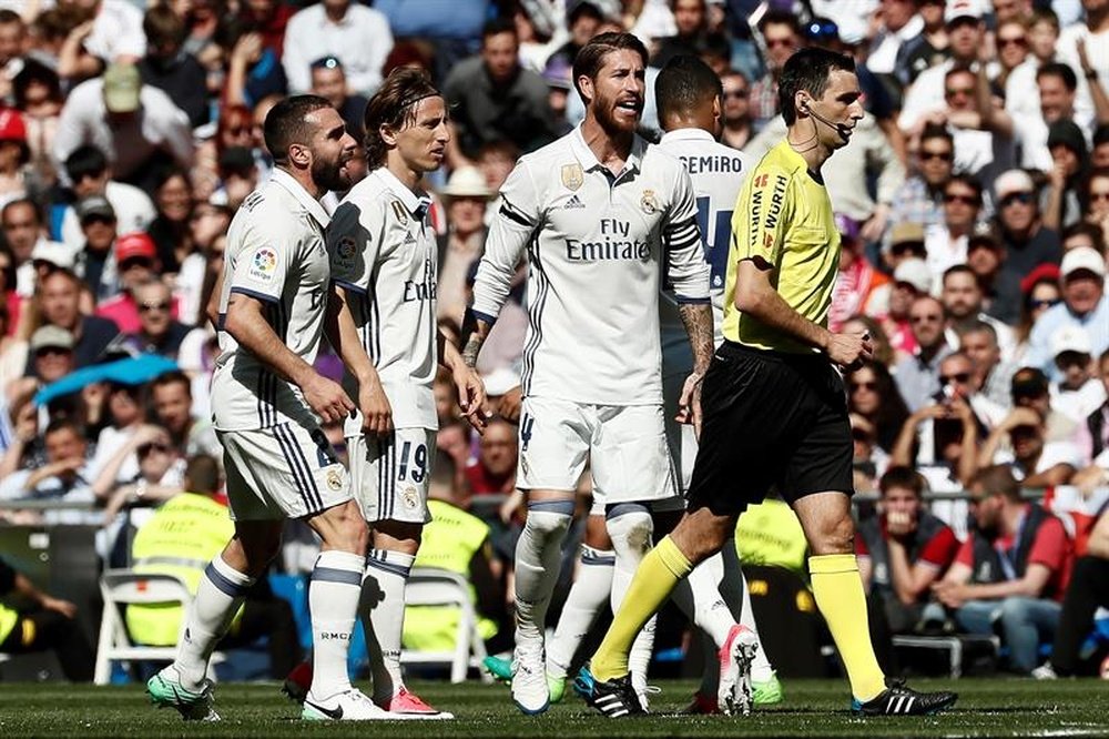 El Real Madrid no levanta su mirada de Davinson Sánchez. EFE