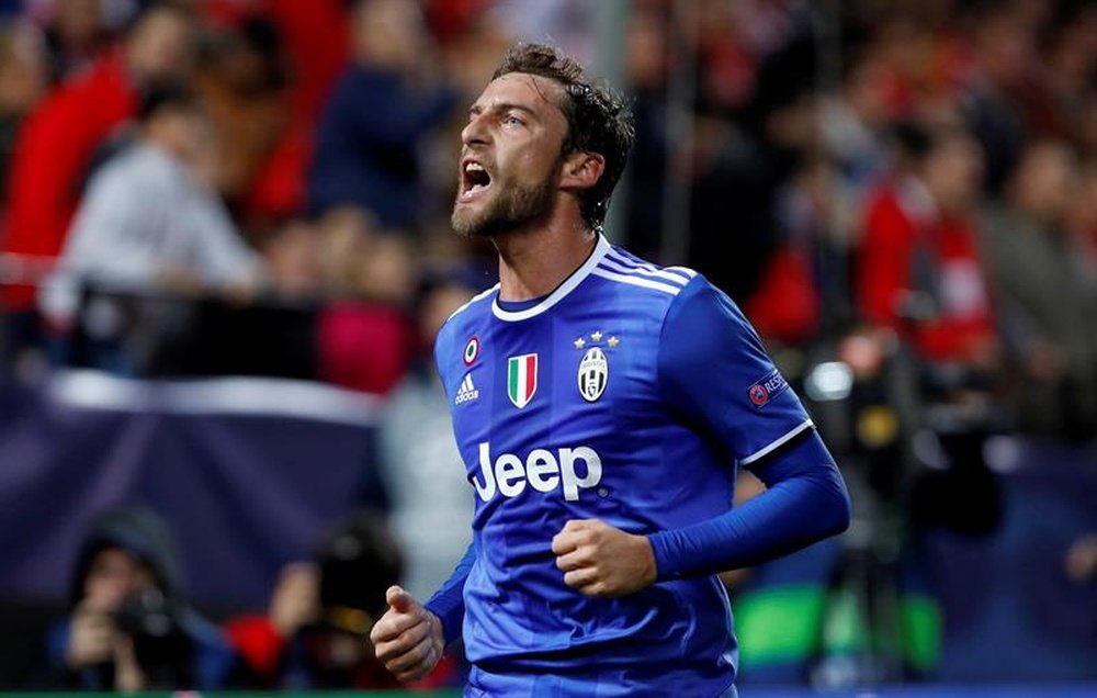 No words needed - Juventus midfielder Marchisio rejects transfer speculation. EFE