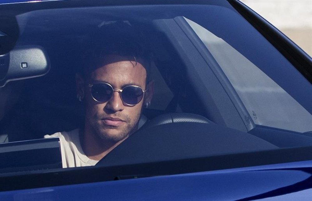 Neymar ya se ha despedido de sus compañeros del Barça. EFE