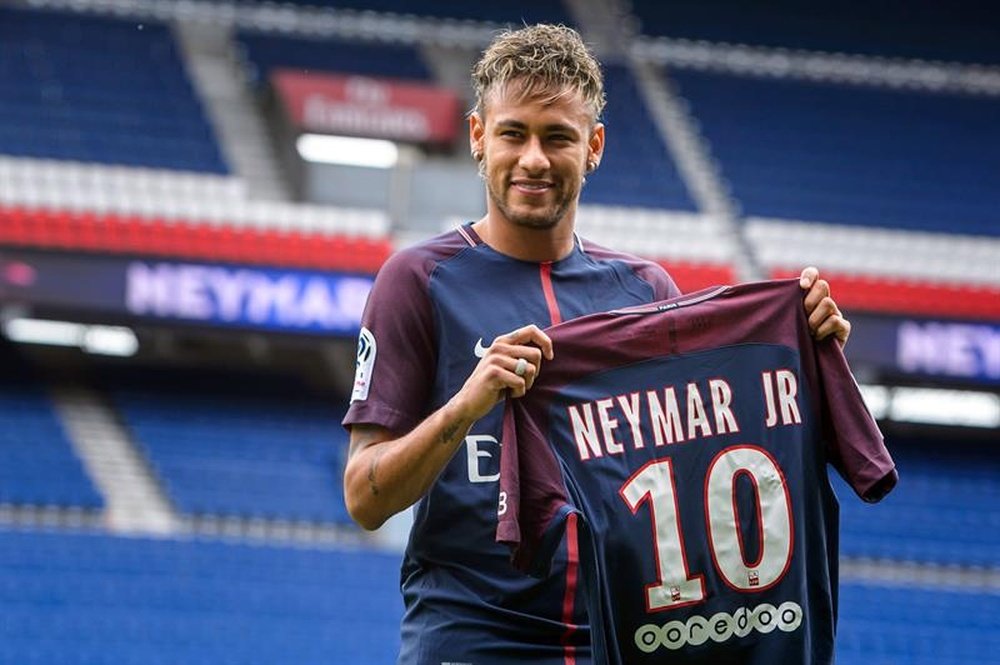 El fichaje de Neymar por el PSG, investigado por presuntas ventajas fiscales. EFE