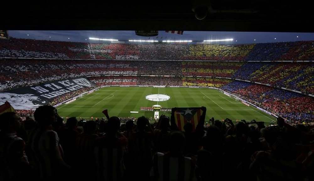 El himno fue pitado en el Camp Nou y hubo mucha polémica. EFE