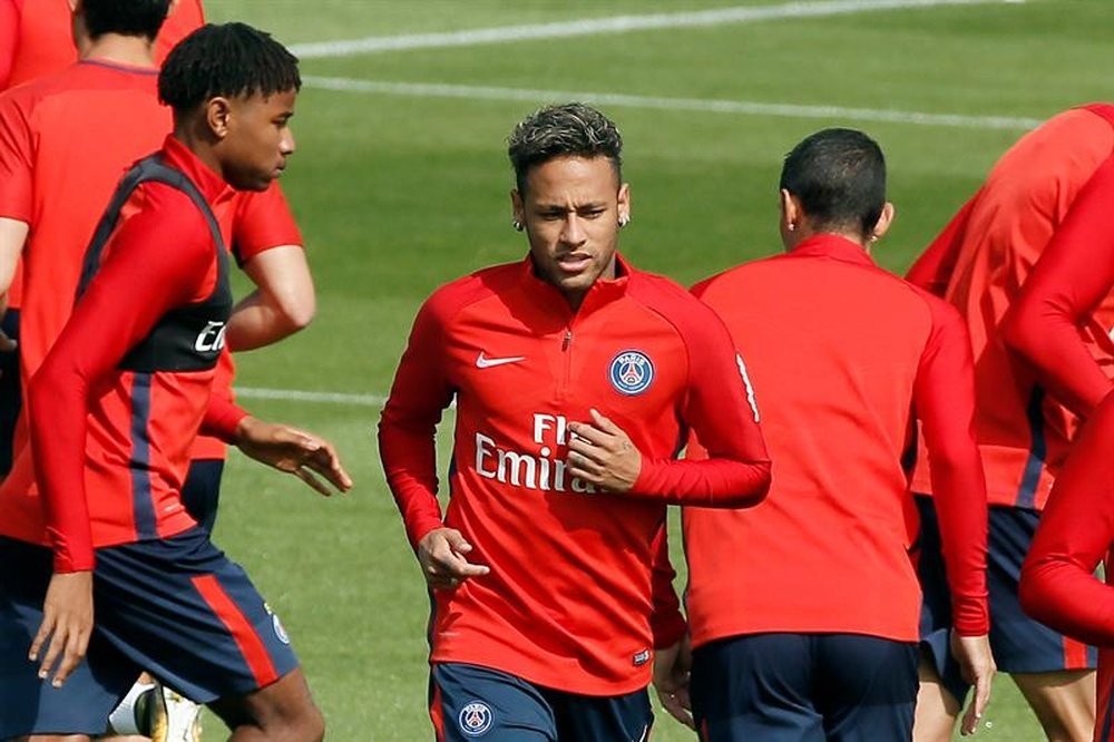 Neymar could make his debut against Guingamp on Sunday. EFE