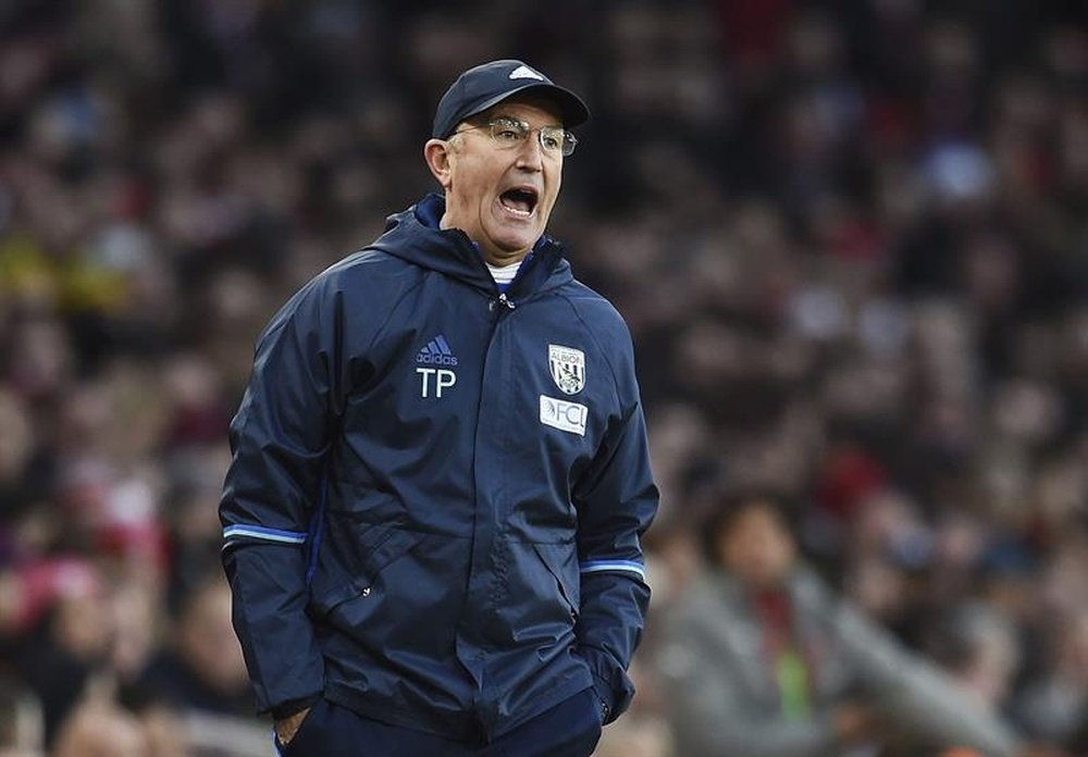 Pulis has said he will field a strong team in the Carabao Cup match against Man City. EFE/Archivo