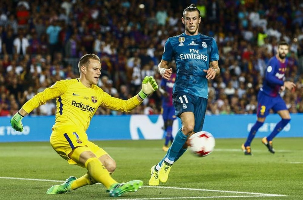 Ter Stegen et Pichu Cuéllar luttent pour le trophée Zamora. EFE