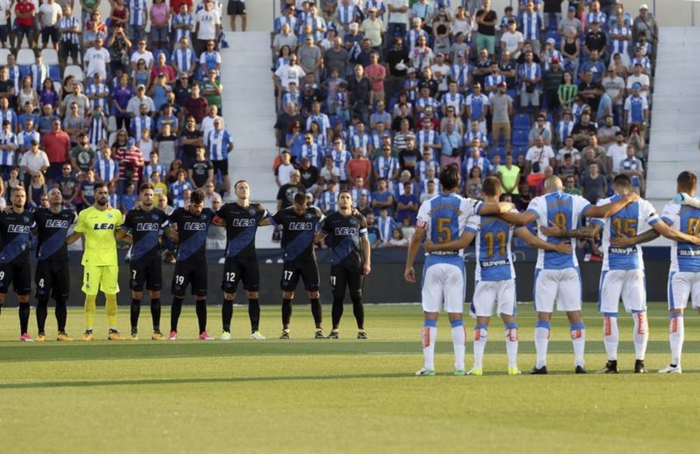 La temporada comenzó con el minuto de silencio en el Leganés-Alavés. EFE