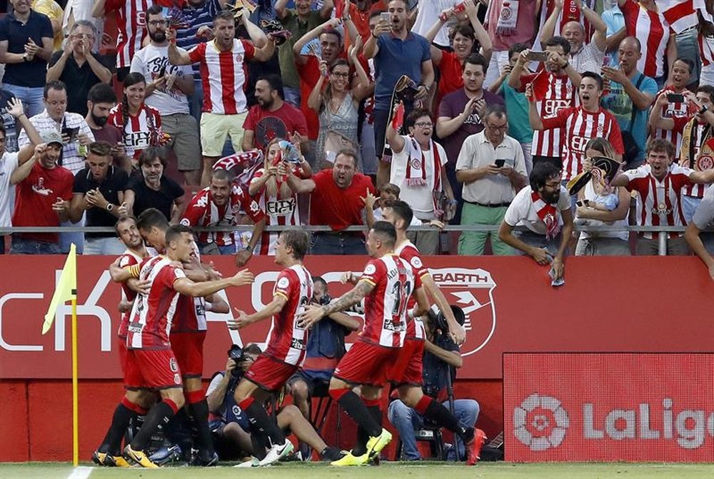 Stuani anotó un doblete ante el Atlético de Madrid. EFE