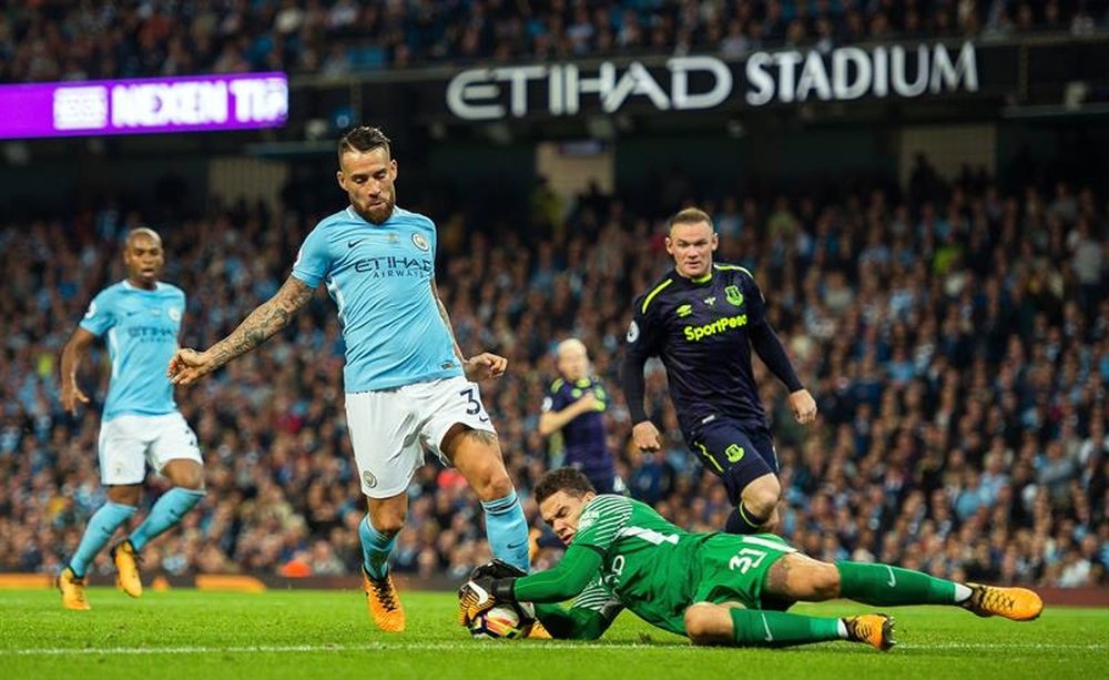 Ederson foi a grande figura do City diante do Crystal Palace. EFE