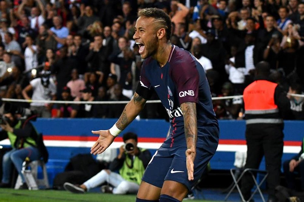 Neymar y Falcao, dos de los más destacados del inicio de liga en Francia. EFE