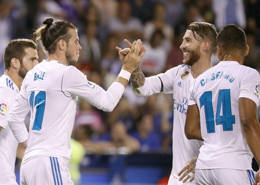 Los compañeros de Bale aplaudieron al galés cuando Zidane le sustituyó. EFE
