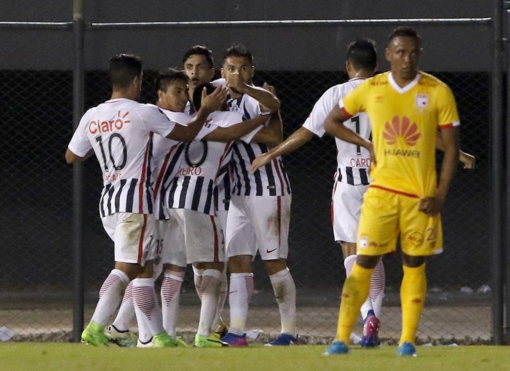 El equipo paraguayo no se amilana ante los 'xeneizes'. EFE