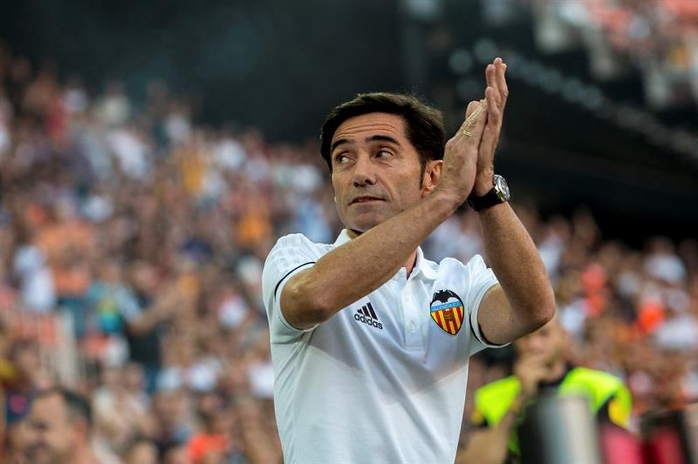 El técnico del Valencia ha dado a conocer la lista de convocados. EFE/Archivo