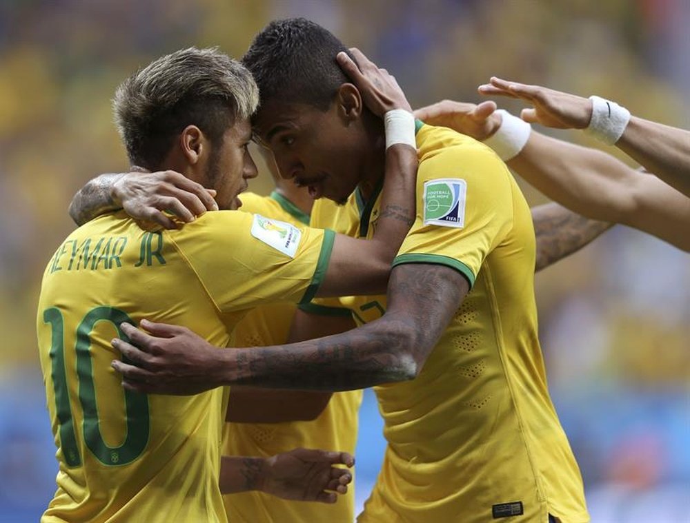 Neymar y Luiz Gustavo, buenos amigos y compañeros de selección. EFE