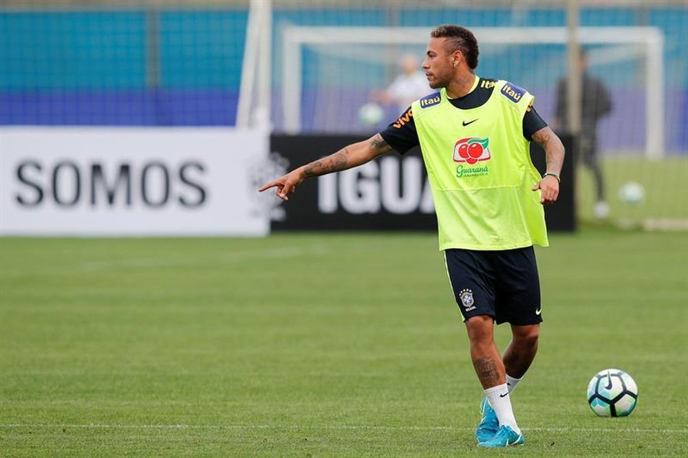 Neymar pudo completar el entrenamiento con Brasil. EFE/Archivo