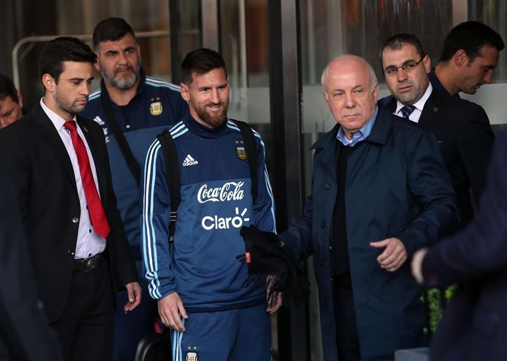 Washington Tabárez alabó a Leo Messi. EFE
