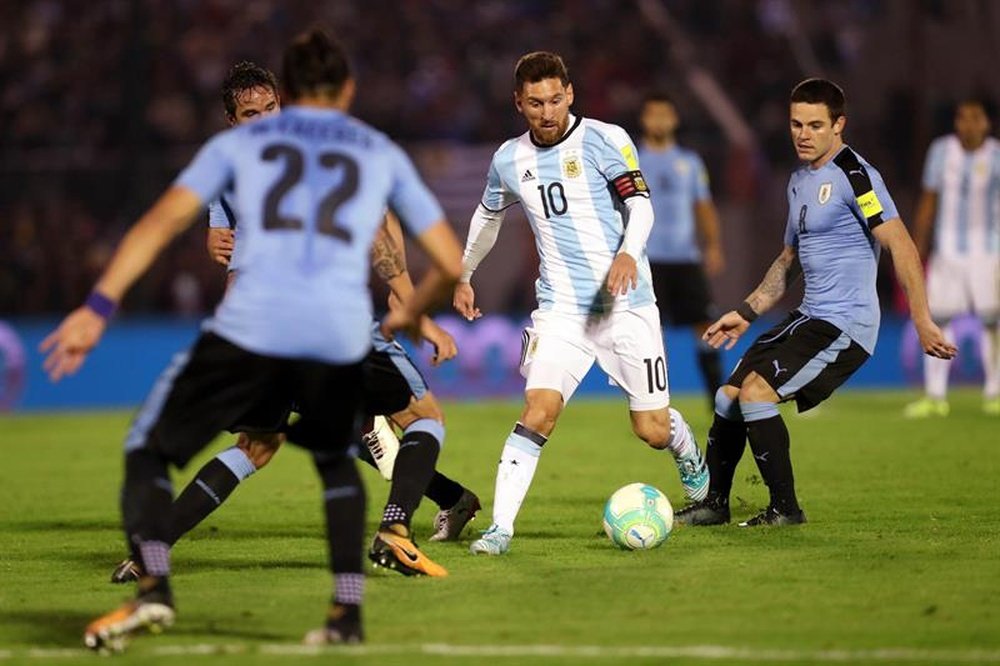Salen en defensa de Messi en Argentina. EFE