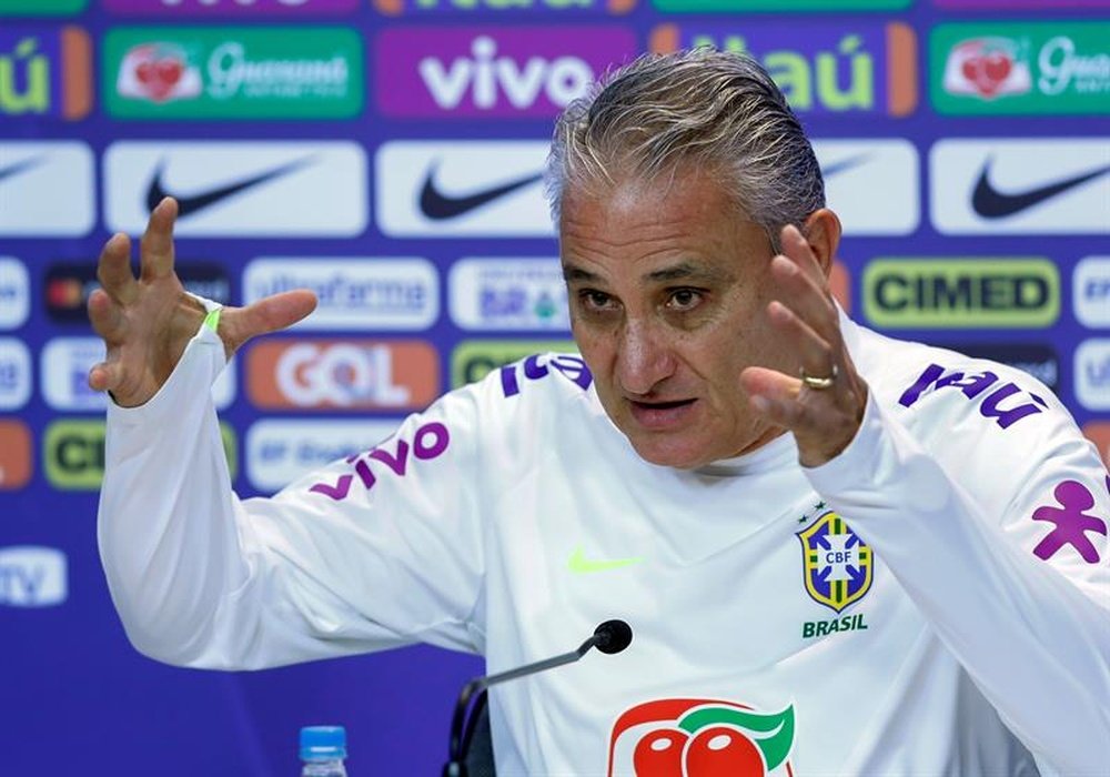 O técnico da 'canarinha' explicou as novidades. Goal