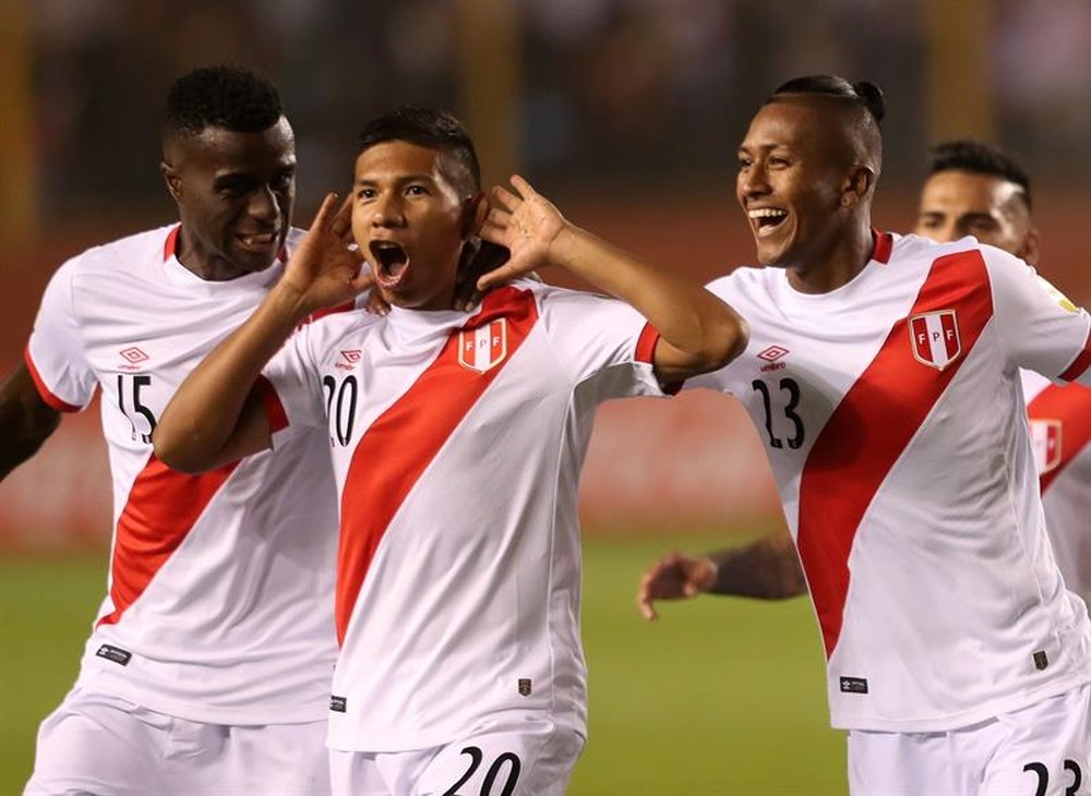 Perú y Argentina se la juegan en La Bombonera. EFE/Archivo
