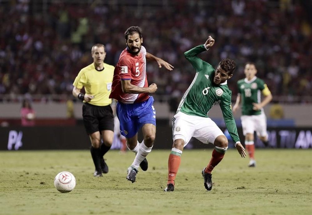 Reparto de puntos entre Costa Rica y México. EFE