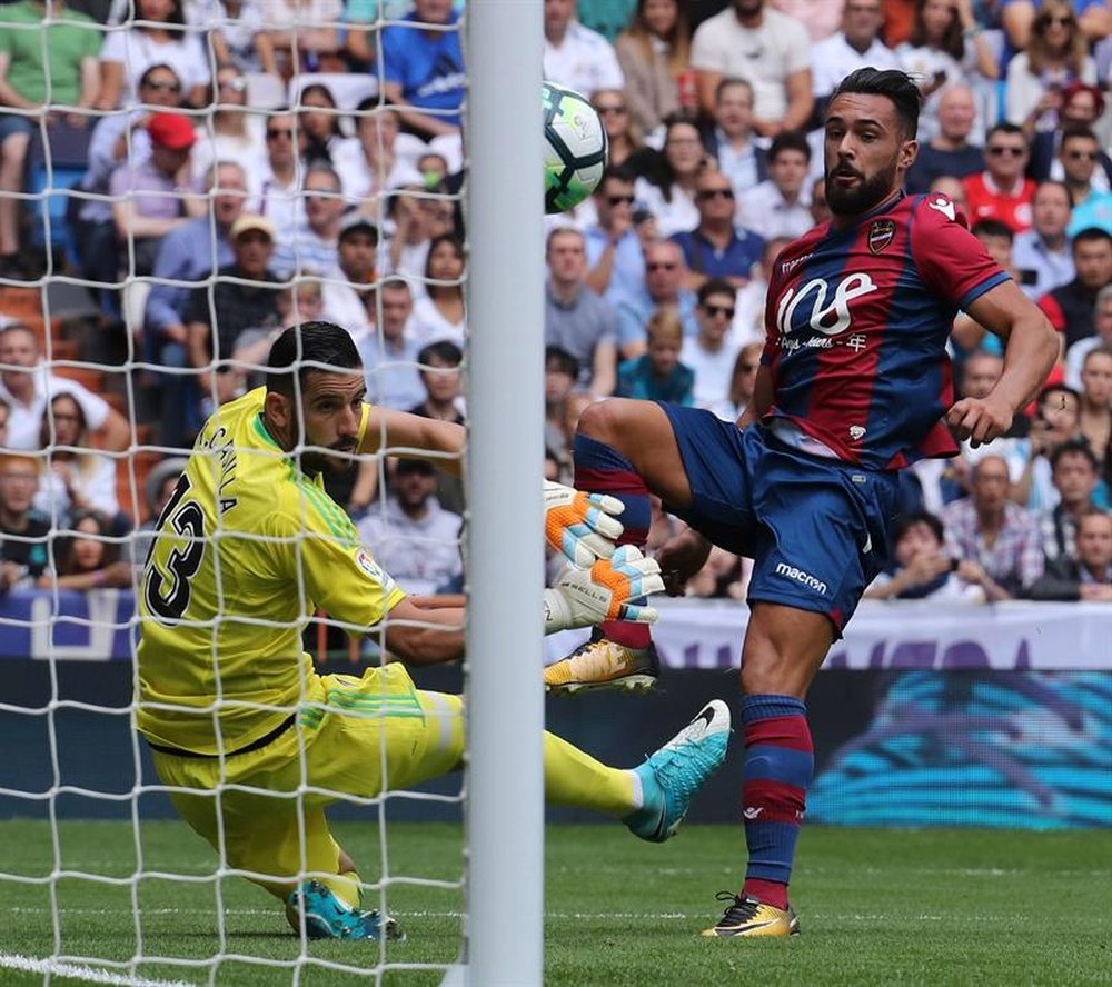 Ivi stabs home past Casilla to give Levante a shock lead. EFE