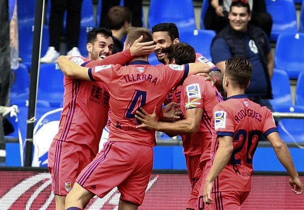 Illarramendi celebrates a goal with his teammates. EFE