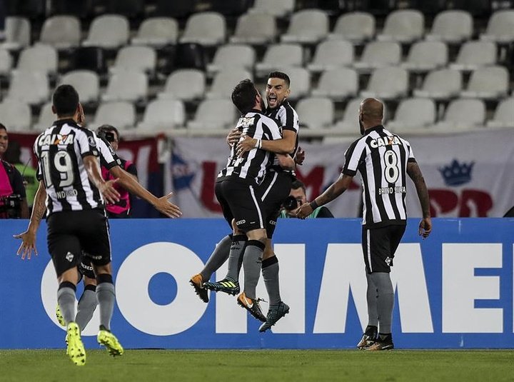 Botafogo le da vida a la Liga Brasileña