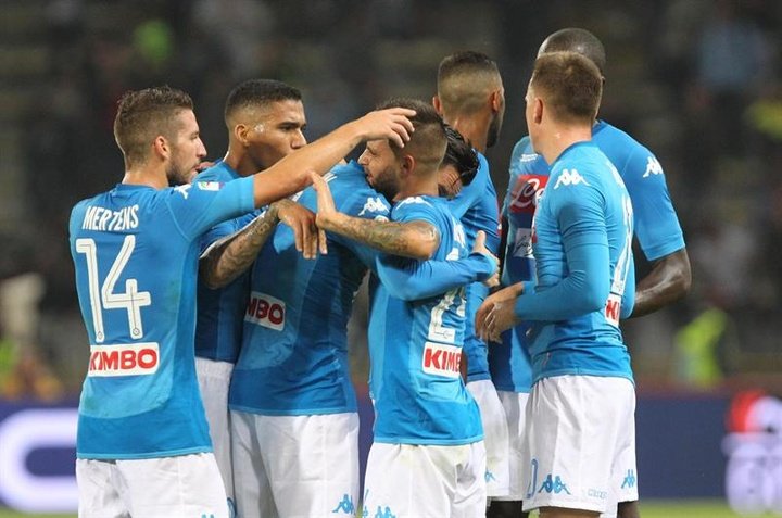 Napoli 'esmaga' Benevento e já lidera a Serie A