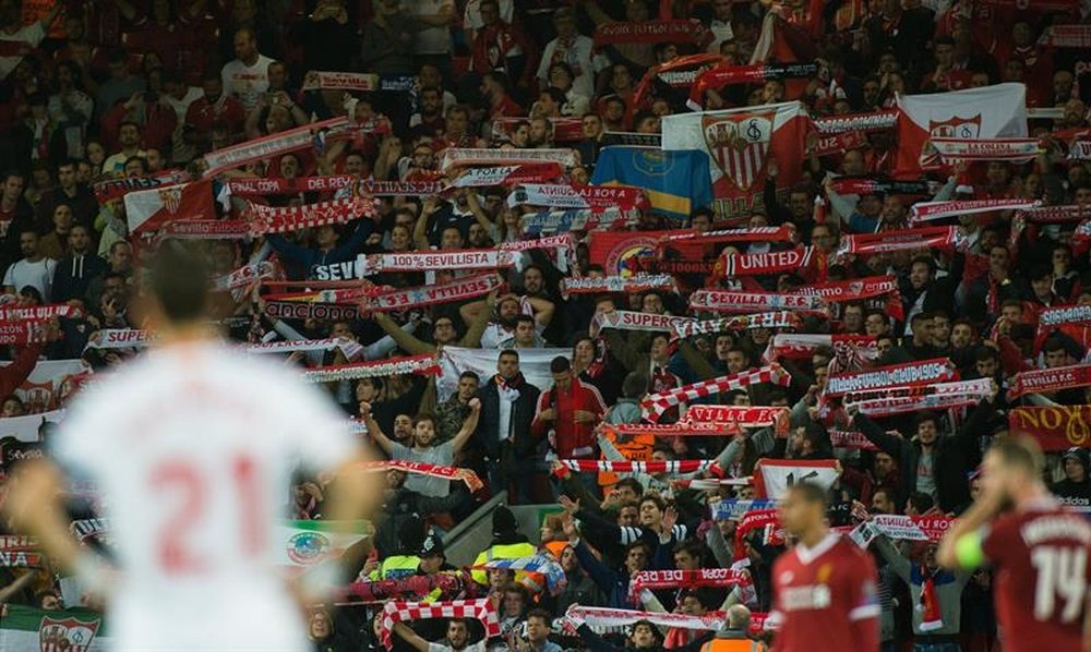 El Sevilla comenzó su quinta participación en la Champions empatando en Anfield. EFE
