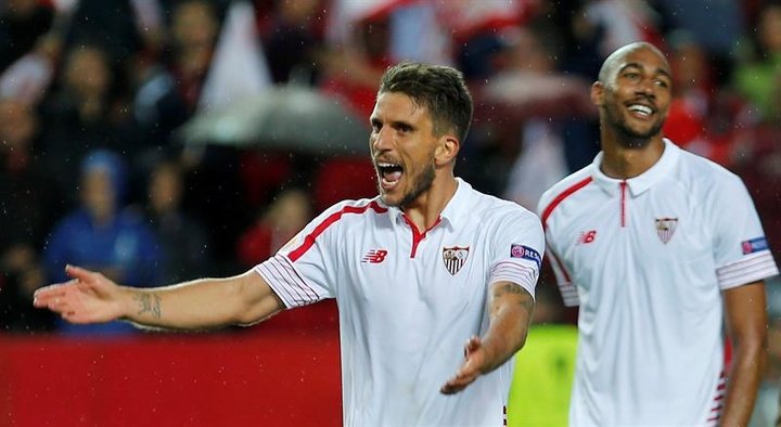 OFICIAL: Daniel Carriço renova com o Sevilla