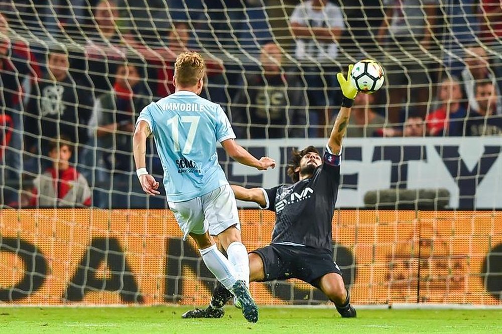 Mattia Perin is reportedly in Juve's crosshairs. EFE/EPA