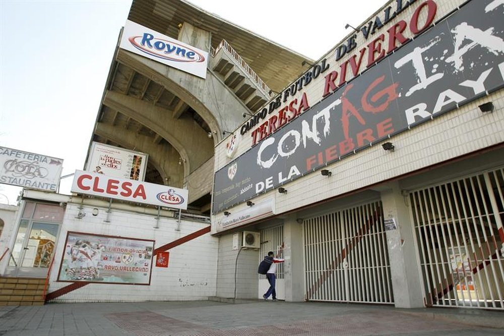El Ayuntamiento ha sancionado a la Comunidad por no reparar el estadio del Rayo. EFE