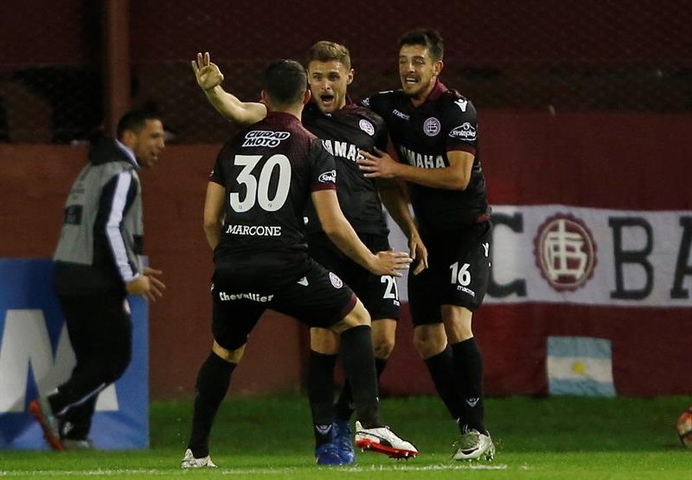 La plantilla completa de Lanús será sometida a controles antidoping. EFE