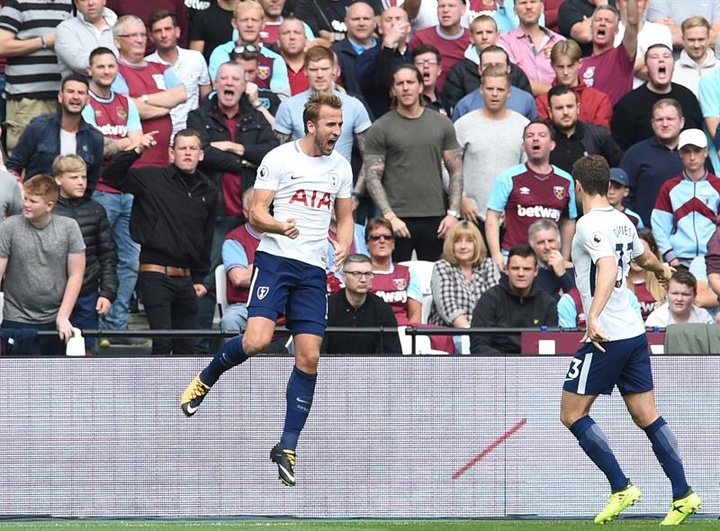 Kane lanza al Tottenham en la Premier