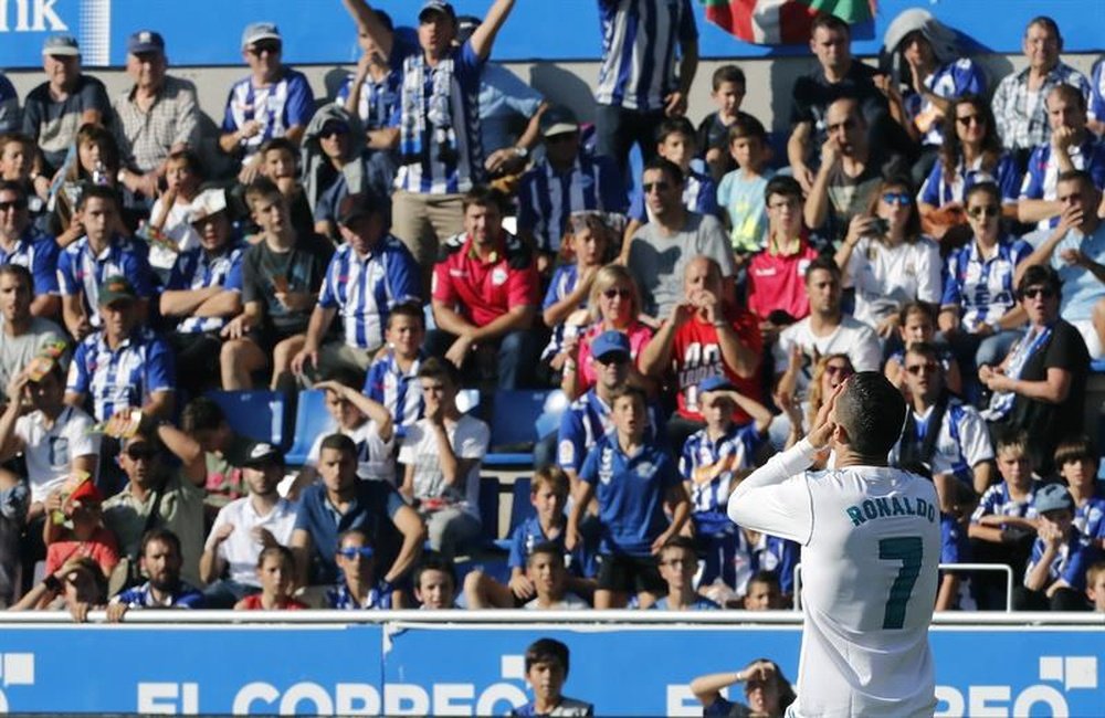 Cristiano vuelve a meditar su salida del Madrid. EFE