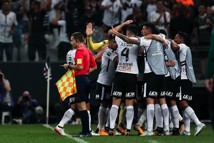 Corinthians no puede con Sao Paulo y confirma su mal momento