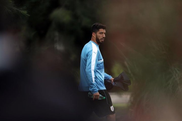 Luis Suárez salió en defensa de un futbolista discriminado por una deformación