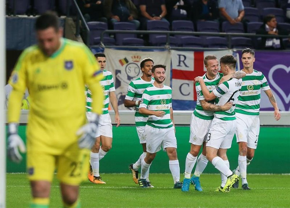 All eyes are on Kieran Tierney and Moussa Dembele. EFE