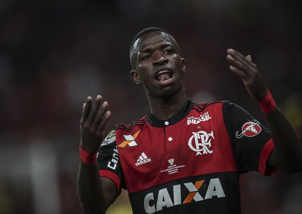 Vinicius Jr hails Flamengo coach. EFE