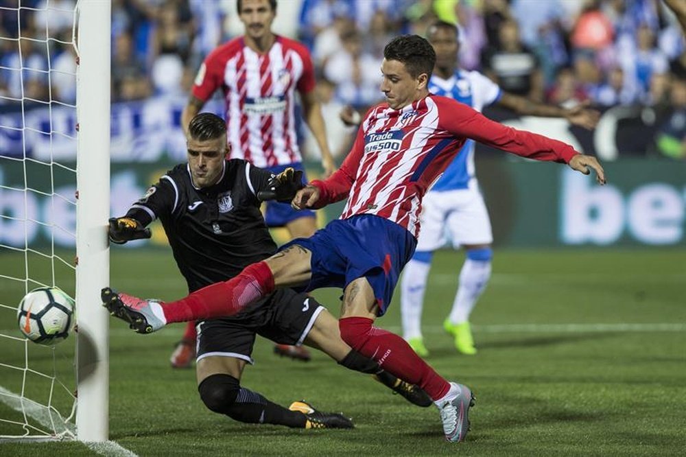 El defensa del Atlético salió en defensa de Griezmann. EFE