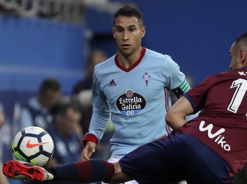 Hugo Mallo estará tres semanas 'k.o.' tras la lesión ante el Girona. EFE